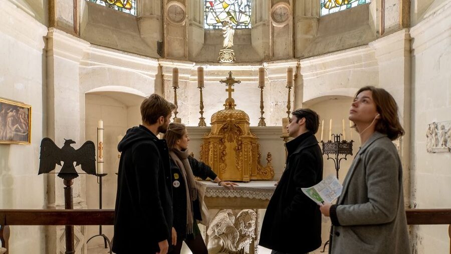 From Paris: Loire Valley Castles Tour with Hotel Transfers - Cheverny: the 17th-century French art of living