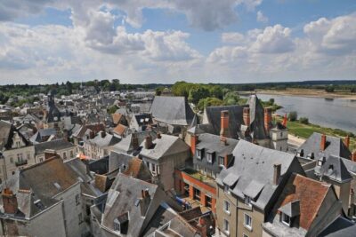 From Paris: Small-Group Loire Valley Castles Full-Day Tour - Getting started in Paris: meet-up point and minibus reality