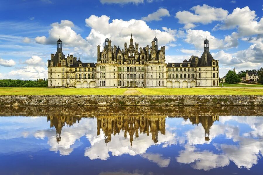 From Paris: Small-Group Loire Valley Castles Full-Day Tour - The guides make the difference: Bruno, Sarina, Enzo, and more