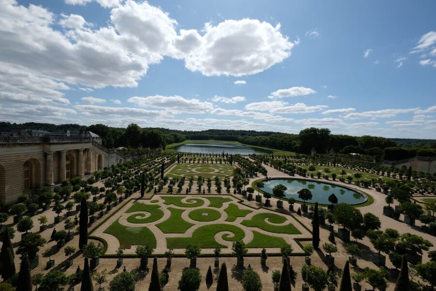 From Paris: Versailles Palace and Gardens Guided Day Trip - Small Group Realities: Better Hearing, Less Herding, Still Some Crowds