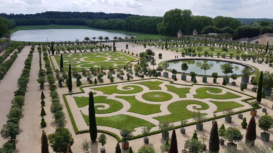 From Paris: Versailles Palace and Gardens Guided Experience - Versailles Garden First: Why This Order Makes Sense