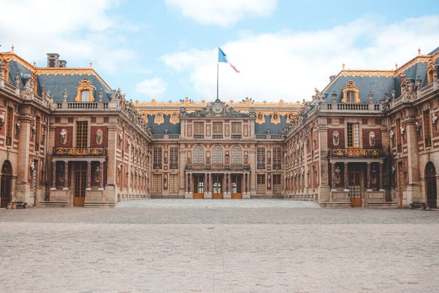From Paris: Versailles Palace and Gardens Guided Experience - Meeting at Invalides, finding the group, and buying the train tickets