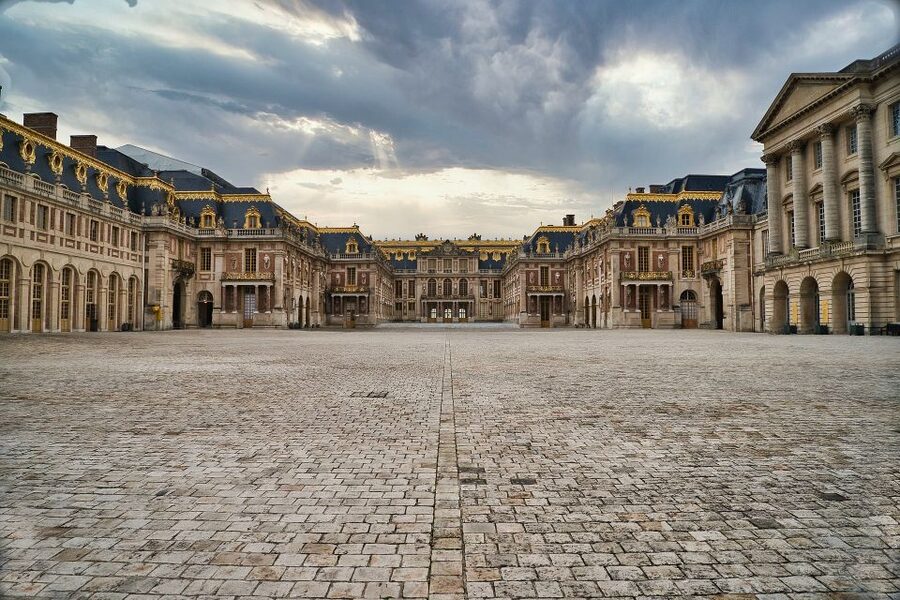 From Paris: Versailles Palace and Gardens Guided Experience - Who should book this Versailles tour—and who should not