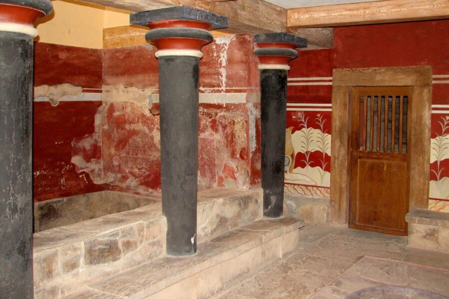 From Rethymno: Knossos Palace and Heraklion Guided Tour - The Coach Ride With Real Commentary (Not Just Driving)