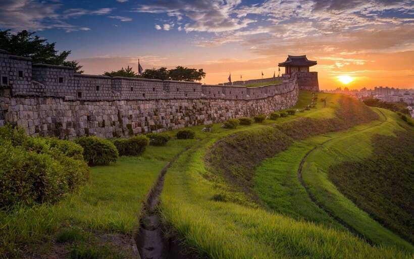 From Seoul: Suwon Hwaseong Fortress Night Tour - Seoul to Suwon in Time for Night Views