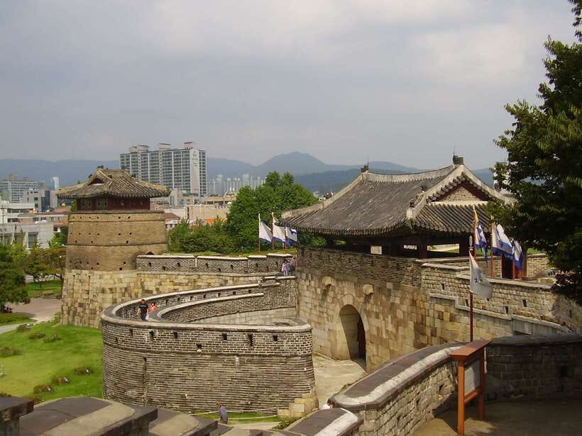 From Seoul: Suwon Hwaseong Fortress Tour - Walking the UNESCO Hwaseong Fortress Walls Without Getting Lost