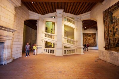 From Tours: Chenonceau and Chambord Castles Guided Tour - Meeting in Tours and settling into the small-group van