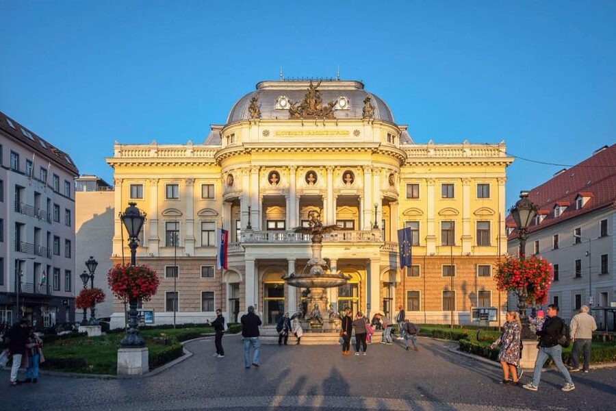 From Vienna: Bratislava with Local Guide, Castle & UFO Views - Practical advice before you go