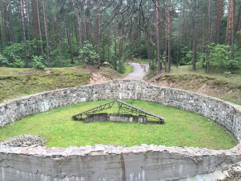 From Vilnius: Trakai Castle and Paneriai Memorial Tour - Trakai Castle on Lake Galvė: More Than a Pretty Drive