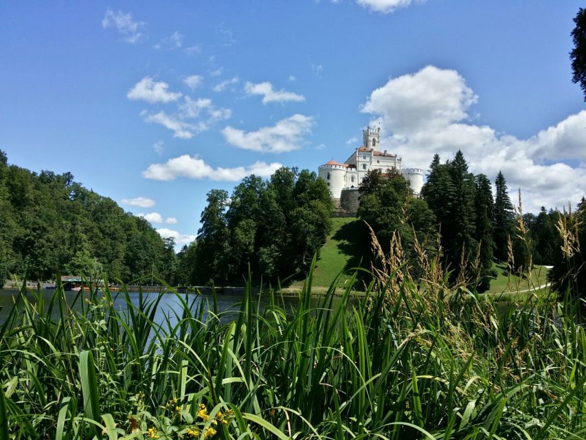 From Zagreb: Fairytale Castle & Wine Tasting & Lunch - Vuglec Breg winery tasting: four pours, a panoramic view, and real choices