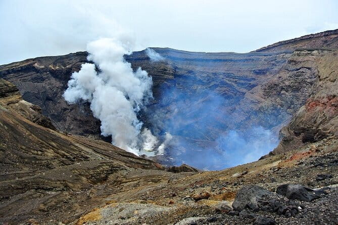 Fukuoka: Mount Aso Volcano, Kumamoto Castle, Grasslands Day Tour - Why this Fukuoka-to-Aso day trip feels like value