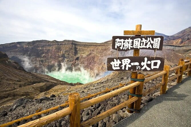 Fukuoka: Mount Aso Volcano, Kumamoto Castle, Grasslands Day Tour - Kumamoto Castle: earthquake scars, QR codes, and real walking time