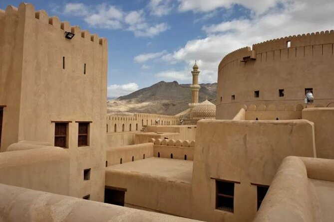 Full-Day Nizwa Fort, Bahla Fort and Jabreen Castle Private Tour - Jabrin (Jabreen) Castle: Yarubid Dynasty Power, Decor, and Burial Details