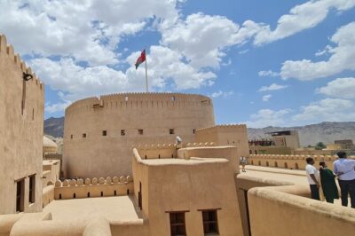 Full-Day Nizwa Fort, Bahla Fort and Jabreen Castle Private Tour - Nizwa Fort: The 17th-Century Round Tower and Big Defensive Thinking