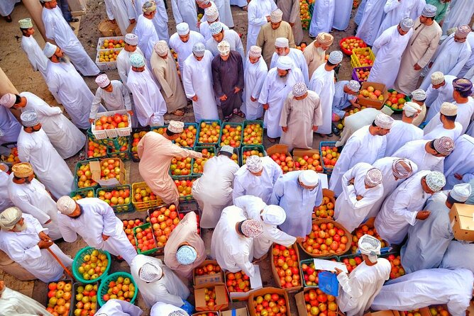 Full-Day Nizwa Fort, Bahla Fort and Jabreen Castle Private Tour - Bahla Fort and the Pottery Town: A UNESCO-Listed Contrast