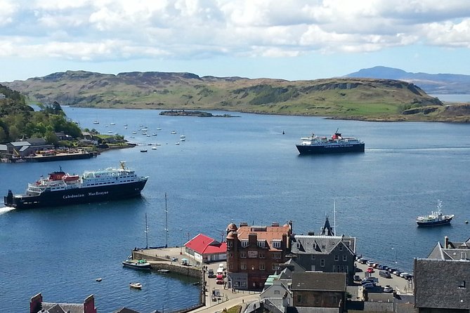 Full-Day Oban Castles and Glencoe Guided Tour from Glasgow - Kilchurn Castle and Loch Awe: a strong photo stop