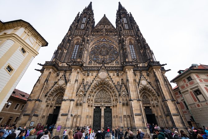 Full-Day Prague Tour with Prague Castle, Lunch and Vltava Cruise - The 3-course pub-style lunch: what you’ll eat and how to use it