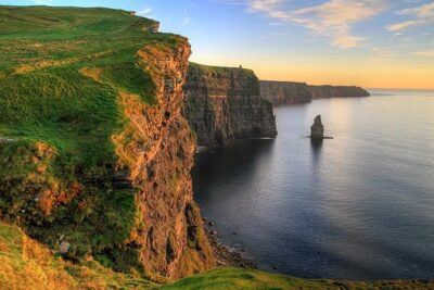 Galway to Cliffs of Moher, Aillwee Cave & Dunguaire Castle Tour - Dunguaire Castle Photo Stop: A Closed Castle Still Gets a Bucket-List Moment