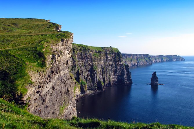 Galway to Cliffs of Moher, Aillwee Cave & Dunguaire Castle Tour - Cliffs of Moher: 1.5 Hours, 700 Feet Up, and a Seabird Show