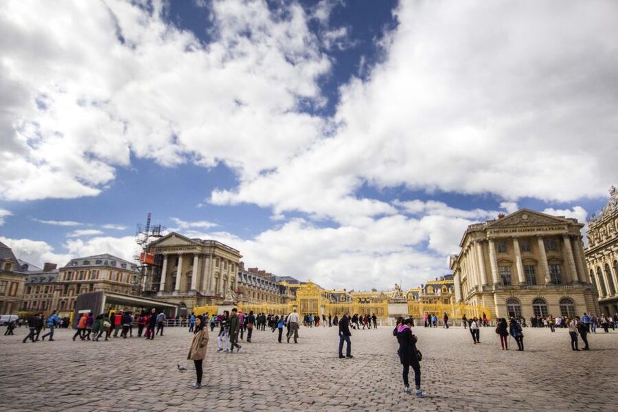 Gardens of Versailles Walking Tour & Palace Entry - Where You Meet and How You’ll Move Around
