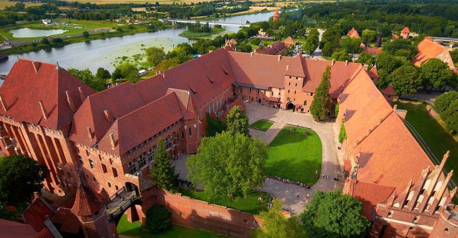 Gdansk: Malbork Castle Regular Tour - The guided route through the Grand Master’s Palace and St. Mary’s Church