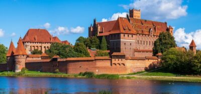 Gdansk: Malbork Castle Regular Tour - Hotel pickup in a minibus: the calm way to start
