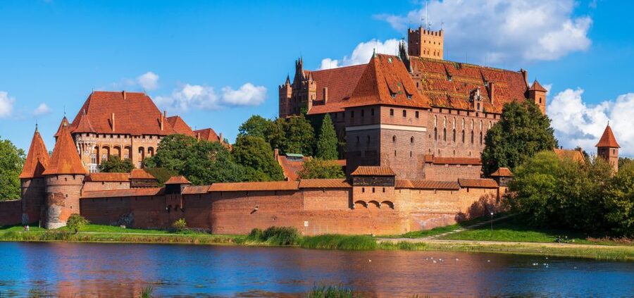 Gdansk: Malbork Castle Regular Tour - Hotel pickup in a minibus: the calm way to start