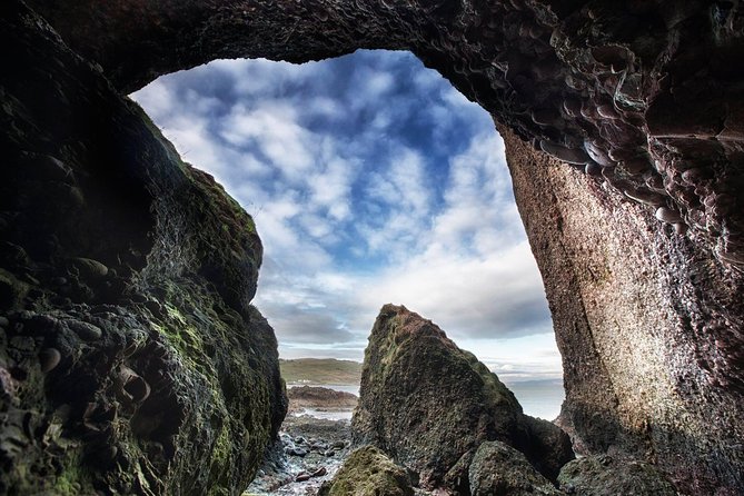 Giant's Causeway Tour from Belfast - Luxury Bus + Castles Tour - Dunluce Castle Ruins: The Game of Thrones Connection Helps