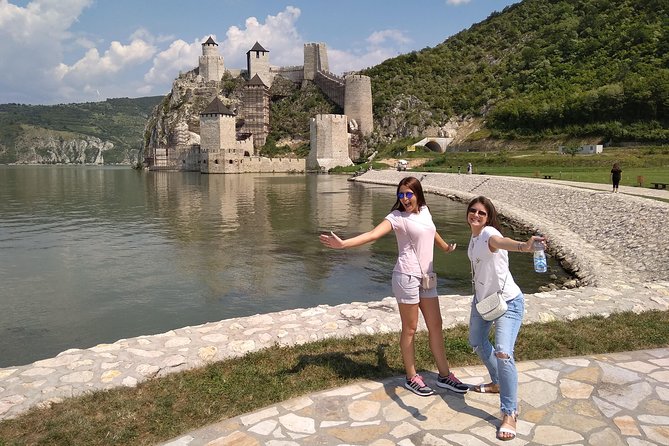 Golubac Fortress w/Iron Gate Speed Boat & Rakija Distillery tour - Golubac town lunch break: use it for local food, not rushing