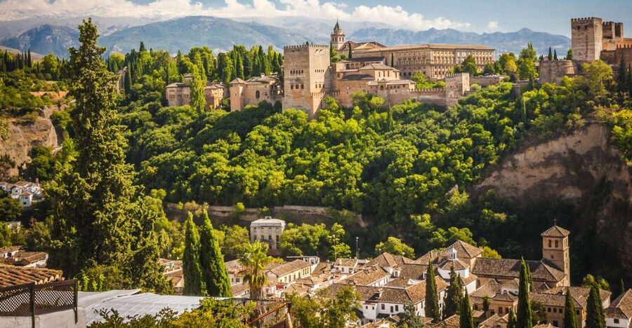 Granada: Alhambra and Charles V Palace Tour - What you actually see: Charles V Palace plus the Alhambra grounds