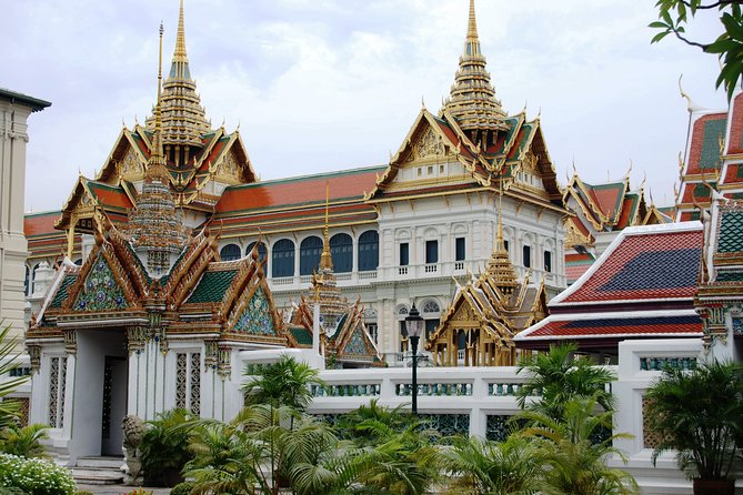Grand Palace Glory and Emerald Buddha : Half-Day Tour in Bangkok - Group vs Private: Picking the Right Fit for Your Bangkok Rhythm