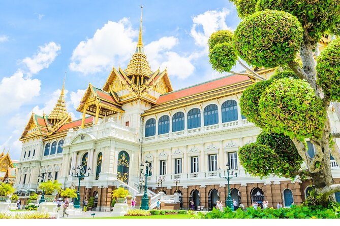 Grand Palace & Temples of Bangkok with experienced guide - Pacing, Crowds, and Communication: What to Expect From the Group Experience