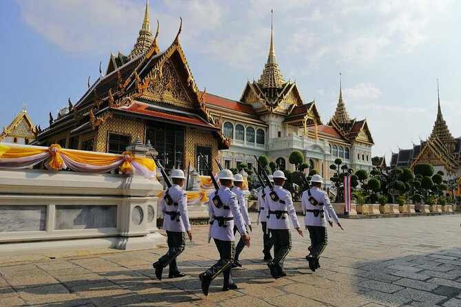 Grand Palace, Wat Phra Kaew, Wat Pho and Wat Arun Walking Tour From Bangkok - Wat Arun, Temple of Dawn: river views and the 70-meter tower effect