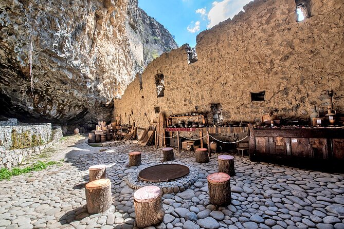 Group Tour: Haghpat, Zarni-Parni Caves, Akhtala, Aramyants Castle, Sanahin - Stop 2: Zarni-Parni Cave Castle (Zarni er, Parni er, and Tsak er)