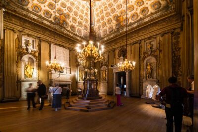 Guided Kensington Palace Tour, Royal Guard Change & Afternoon Tea - Starting at the Guards Division Memorial: Set the Royal Context Fast