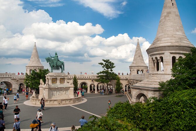 Guided Tour in Budapest Castle District - Sandor Palace and the President’s Guards in historical uniforms