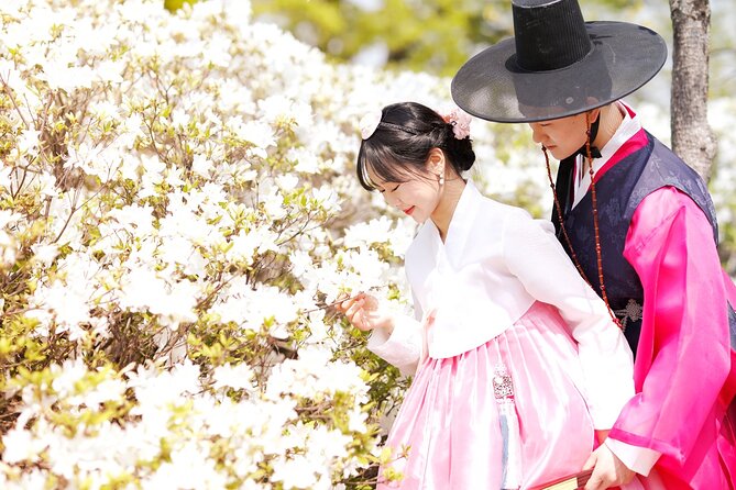 Gyeongbokgung Palace Hanbok Rental Experience in Seoul - Crowds, Cleanliness, and the One Thing You Should Check Immediately