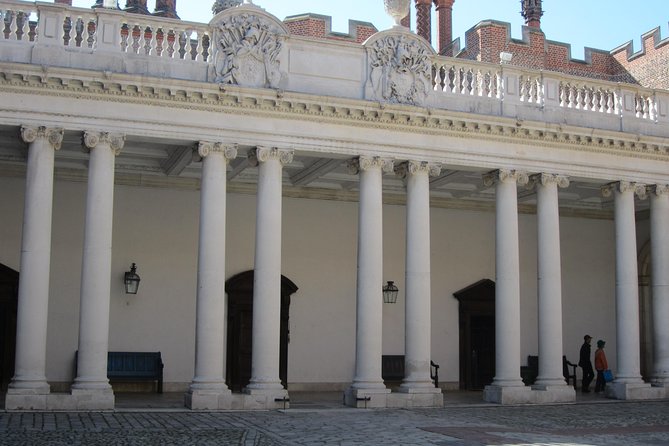 Hampton Court Palace 3hr tour: Henry VIII's & William III's intriguing Palaces - Hampton Court in 3 hours: what you’ll realistically see