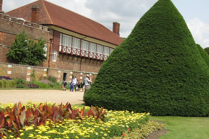Hampton Court Palace 3hr tour: Henry VIII's & William III's intriguing Palaces - Price and value: $229 per group (and why group size changes everything)