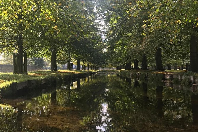Hampton Court Palace Grounds Bike Tour - Stop 1: Hampton Court Palace views and the Tudor story