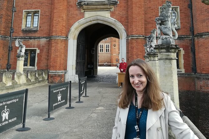 Hampton Court Palace Private Guided Tour - A private 2-hour Hampton Court tour that feels calmer