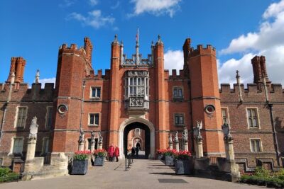 Hampton Court Palace Private Guided Tour - Tudor Hampton Court: Henry VIII’s world, the kitchens, and royal drama
