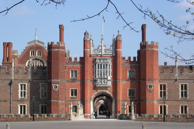 Hampton Court Palace Private Tour - Secrets of Henry VIII - Private touring changes everything at a huge palace