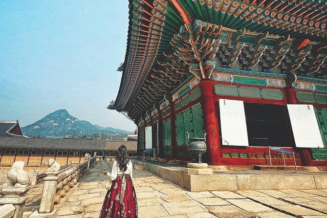 Hanbok Photoshoot and History Tour at Gyeongbokgung Palace - Tuesday change-up: Gyeongbokgung closes, your tour shifts