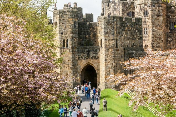 Harry Potter's Alnwick Castle and Scottish Borders Day Trip - The Edinburgh to England border route: a long day done the easy way