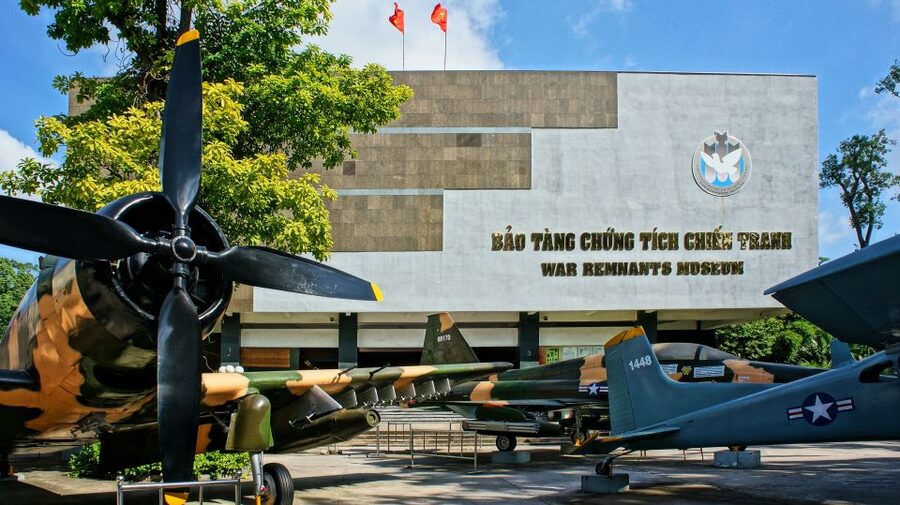 HCM: War Remnants Museum & Independence Palace Walking Tour - Where to meet and how the walk is handled