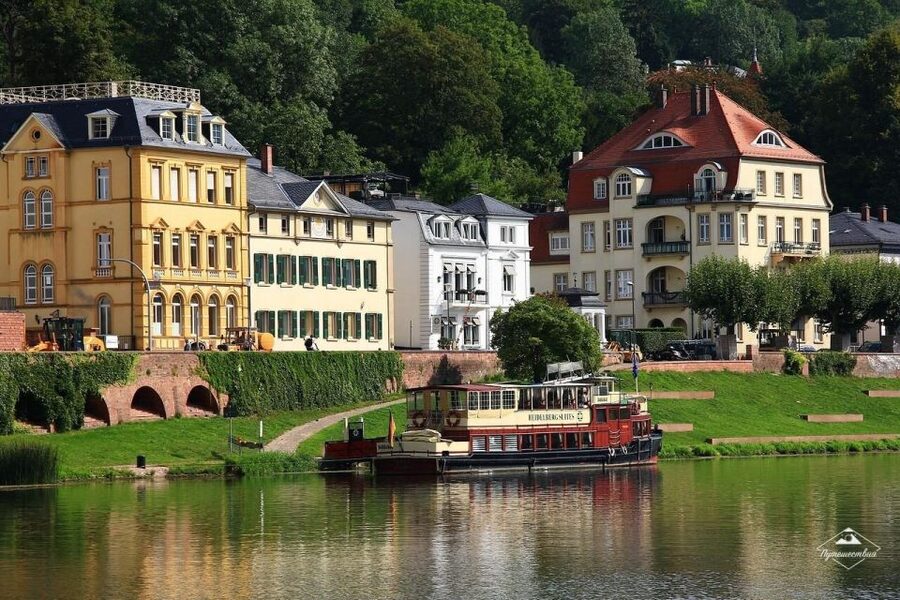 Heidelberg Castle Tour: Residence of the Electors - Courtyard option: Pharmacy Museum area if you want to linger
