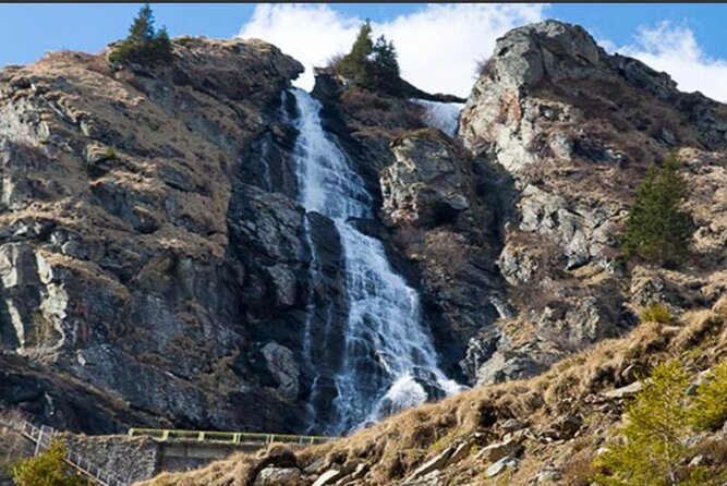 Hike to Poenari Fortress, Vidraru Dam, Argeș Monastery - Private - Who this private hike suits best (and who should skip it)