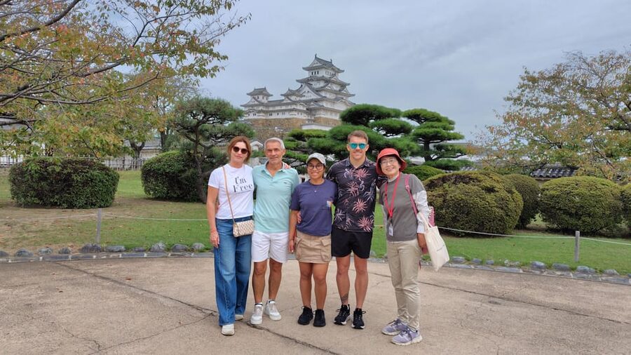 Himeji: Himeji Castle Guided Tour – UNESCO Heritage - Photo strategy: how to get the tower shot without wasting your energy