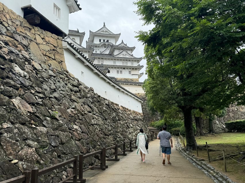 Himeji: Himeji Castle & Kokoen Garden 3.5-Hour Guided Tour - Weather reality: plan for rain and slippery stone